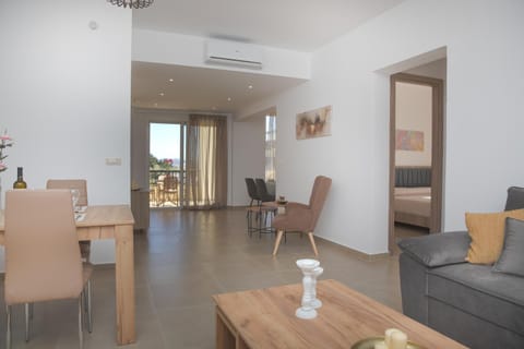 Living room, Seating area, Dining area, air conditioner