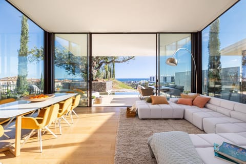 Day, Living room, Dining area