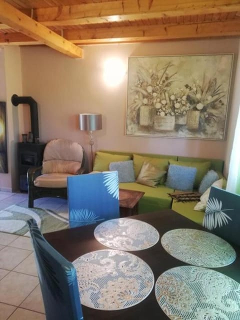 Day, Dining area