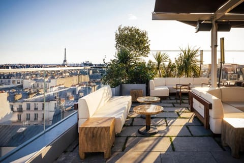 Restaurant/places to eat, Balcony/Terrace, Lounge or bar