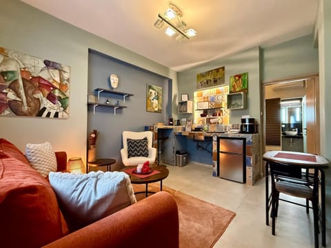 Kitchen or kitchenette, Living room, Seating area, Dining area, minibar