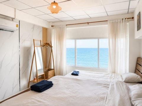 Bed, Bedroom, Sea view