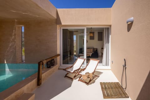 Property building, Patio, Swimming pool