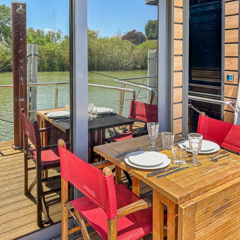 Patio, Dining area, Lake view