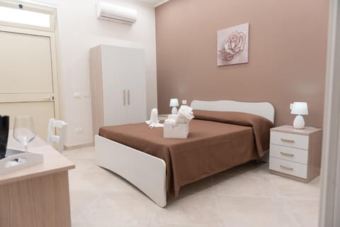 Bed, Photo of the whole room, Bedroom, towels, air conditioner