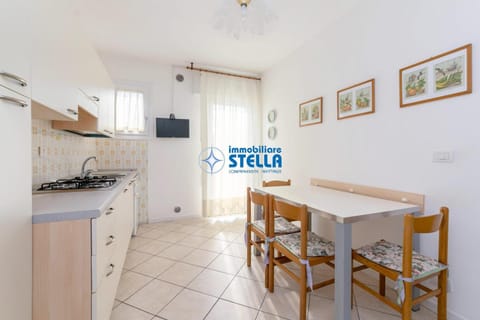 Kitchen or kitchenette, Dining area, minibar, pet friendly, stove