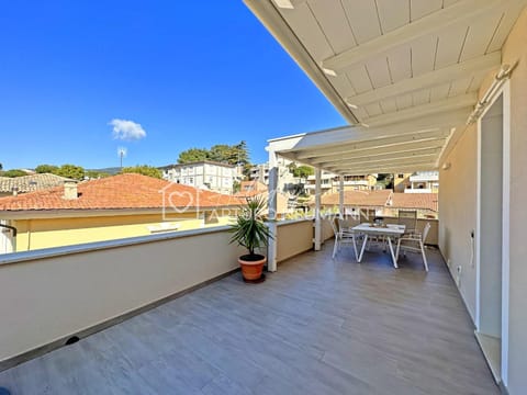 Day, View (from property/room), Balcony/Terrace, Balcony/Terrace, Dining area