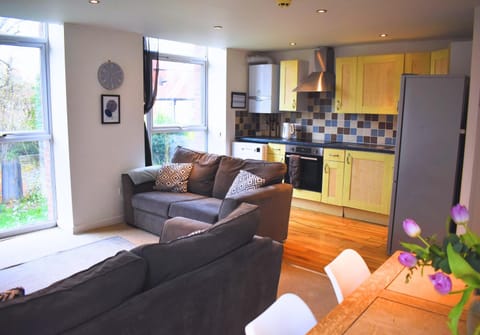 Kitchen or kitchenette, Living room