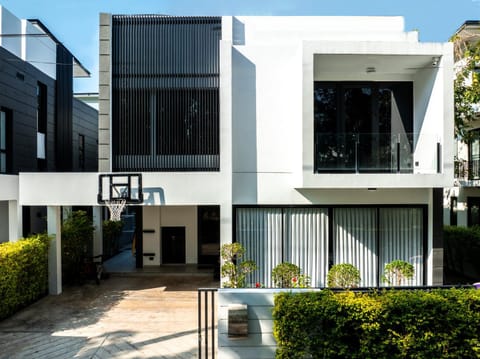 Property building, Day
