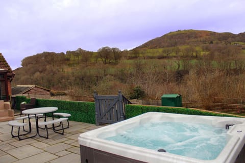 Property building, Hot Tub
