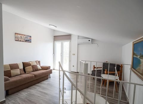 Living room, Photo of the whole room, Seating area