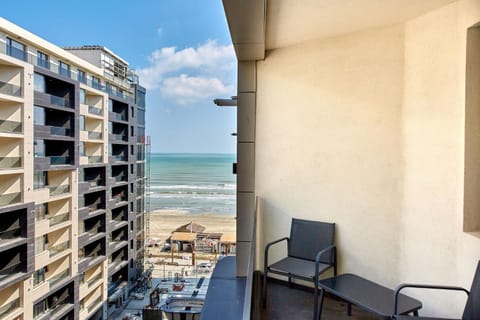 Property building, Balcony/Terrace, Seating area, Sea view