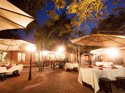 Restaurant/places to eat, Night