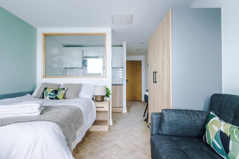 Bed, Photo of the whole room, Seating area, Bedroom