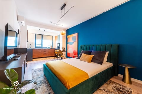 Bed, TV and multimedia, Photo of the whole room, Bedroom