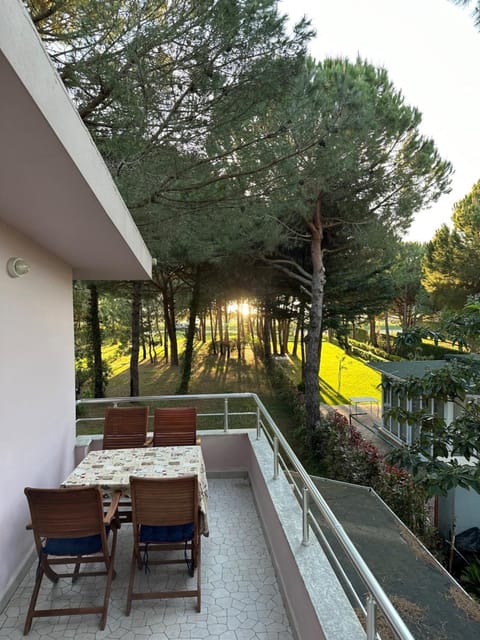 Spring, Day, Garden, View (from property/room), Balcony/Terrace, Balcony/Terrace, Dining area, Garden view, Sea view