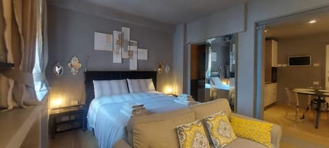 Bed, Living room, Photo of the whole room, Bedroom