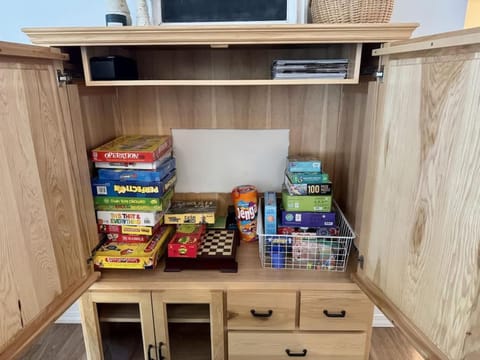 Big Family Getaway- Theater Room- BBQ- Play Room- Fire Pit House in Coeur dAlene