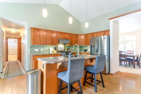 Family Home With Pool Table - Fall Weekly Savings House in Post Falls