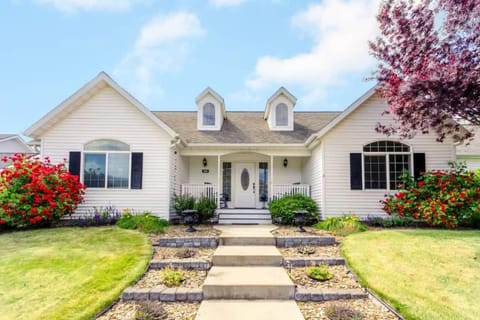 Family Home With Pool Table - Fall Weekly Savings House in Post Falls