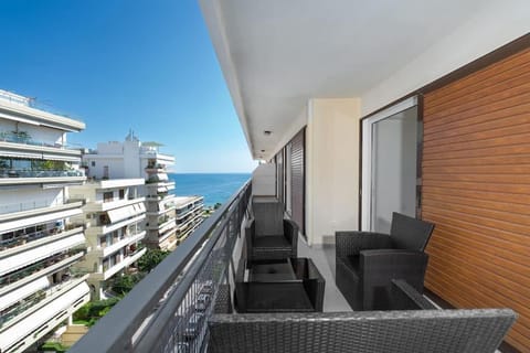 Seaside Breeze - 2 Bdrm Apartment in Palaio Faliro - Sea View Apartment in South Athens
