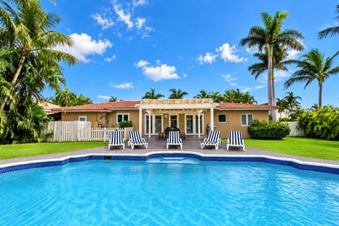 Property building, Patio, Pool view, Swimming pool, sunbed