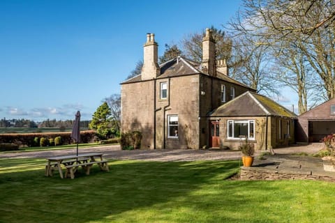 The Farmhouse - Countryside Escape with Hot Tub House in Carnoustie