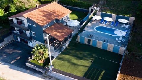 Property building, Day, Bird's eye view, Pool view, Swimming pool, sunbed
