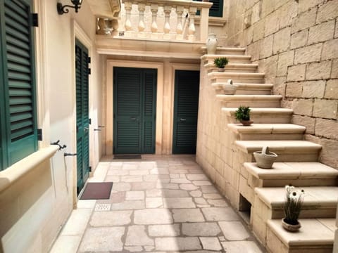 Property building, Inner courtyard view
