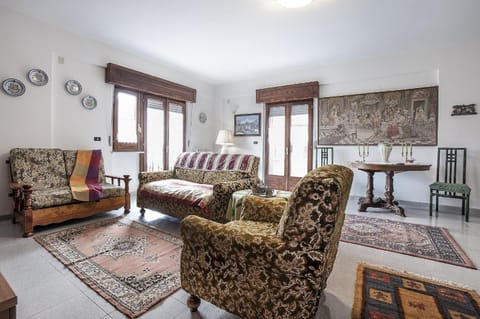 Communal lounge/ TV room, Day, Balcony/Terrace, Living room, Photo of the whole room, Seating area