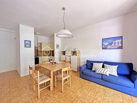 Kitchen or kitchenette, Dining area, stove