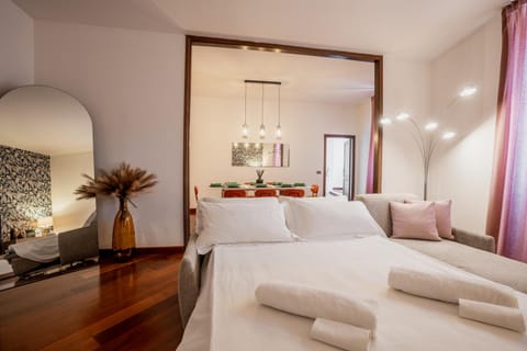 Bed, Living room, Lounge or bar, Seating area, Dining area