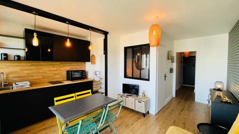 Dining area, kitchen