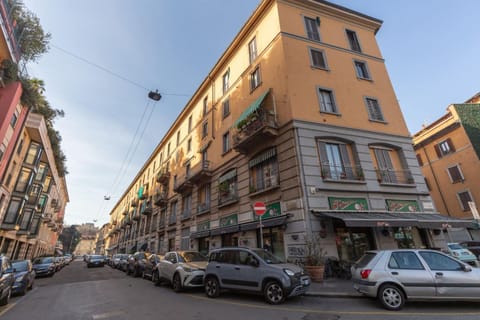 Property building, Location