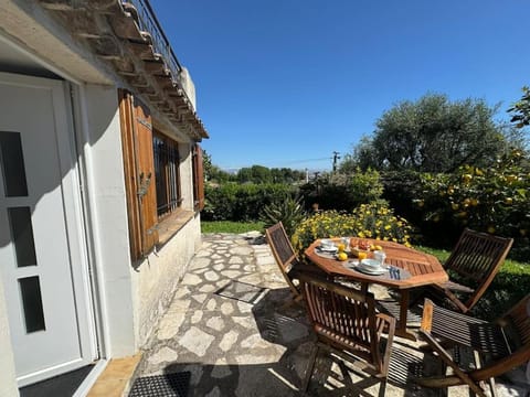 Bas de villa provençale 2 pièces avec Jardin Apartment in Villeneuve-Loubet