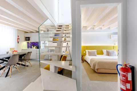 Kitchen or kitchenette, Dining area, Bedroom