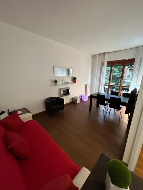 TV and multimedia, Living room, Seating area, Dining area, hair dresser