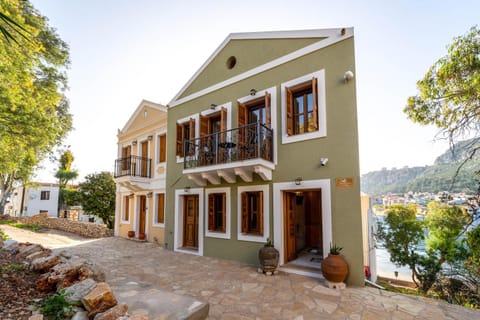 Property building, Facade/entrance, Natural landscape, Balcony/Terrace, Sea view