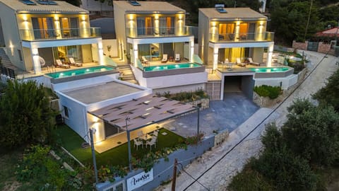 Property building, Pool view, Sea view