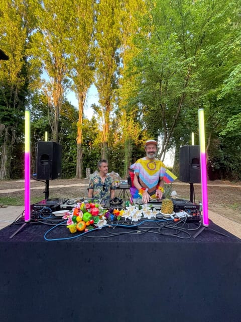 Day, People, Garden, Food and drinks, Food, Guests, Garden view, group of guests