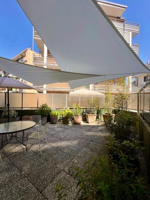 Property building, Patio, Balcony/Terrace