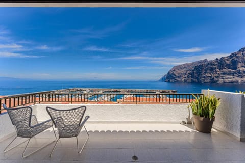 Patio, Nearby landmark, Day, Natural landscape, View (from property/room), Balcony/Terrace, Seating area, Mountain view, Sea view, sunbed