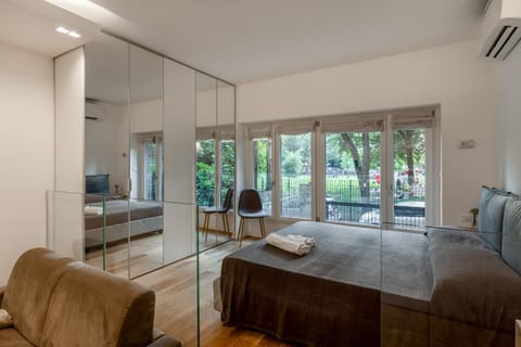 Bed, Summer, View (from property/room), View (from property/room), Decorative detail, Decorative detail, Bedroom, City view, City view, Garden view, Garden view, Landmark view, Landmark view, Seasons, Quiet street view, locker, locker, wardrobe, air conditioner, air conditioner