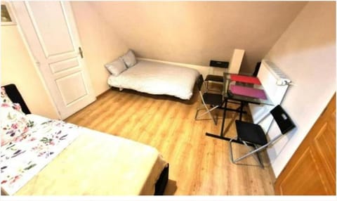 LA LUMINEUSE Suite 2 Chambres salle de bain toilettes privé près de Paris Apartment in Corbeil-Essonnes