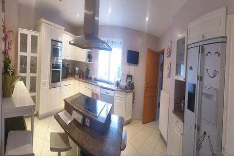 LA LUMINEUSE Suite 2 Chambres salle de bain toilettes privé près de Paris Apartment in Corbeil-Essonnes