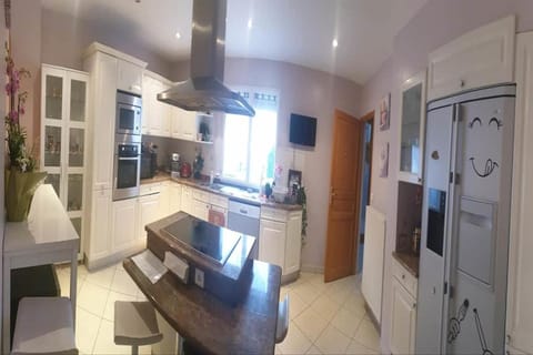 LA LUMINEUSE Suite 2 Chambres salle de bain toilettes privé près de Paris Apartment in Corbeil-Essonnes