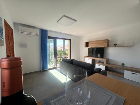 TV and multimedia, Kitchen or kitchenette, Living room, Dining area