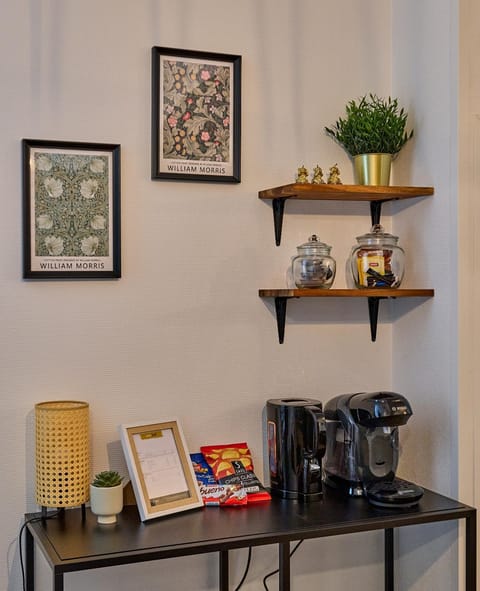 Coffee/tea facilities, Kitchen or kitchenette, Food and drinks, Food