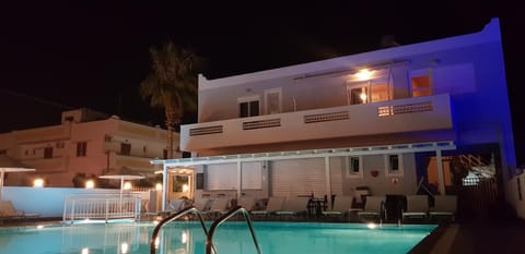 Patio, Pool view, Swimming pool