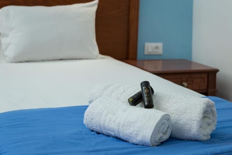 Bed, Bedroom, towels